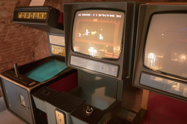 Дают старые автоматы. Конек горбунок игровой автомат СССР. Игровой автомат Pong 1970. Альбатрос игровые автоматы. Игровой автомат 70-х годов.