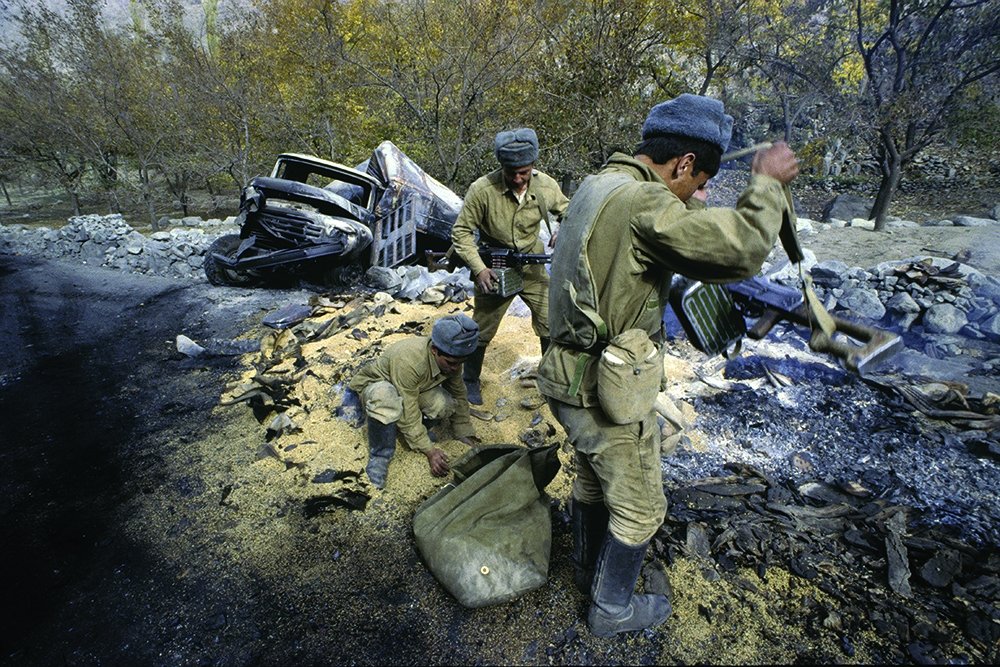 Сколько погибло советских солдат. Ужасы войны в Афганистане 1979-1989. Погибшие советские солдаты в Афганистане.