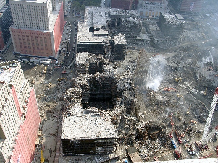 Фото после теракта. Теракт в США 2001 башни Близнецы. Башни после 11 сентября.