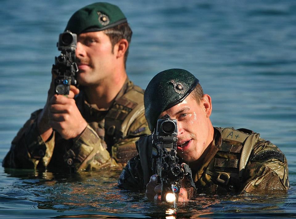 Почта морских пехотинцев. Royal Marines Commandos. British Royal Marines Commando. Королевская морская пехота Великобритании. Британские Королевские морские пехотинцы.