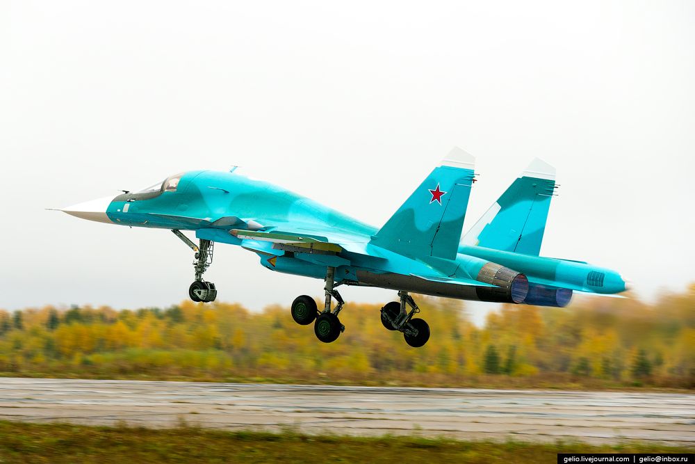 К какой авиации относится самолет су 34. Фронтовой бомбардировщик Су-34. Су-34 Новосибирск. Су 124 самолет. Фронтовой бомбардировщик Су-34 фото.