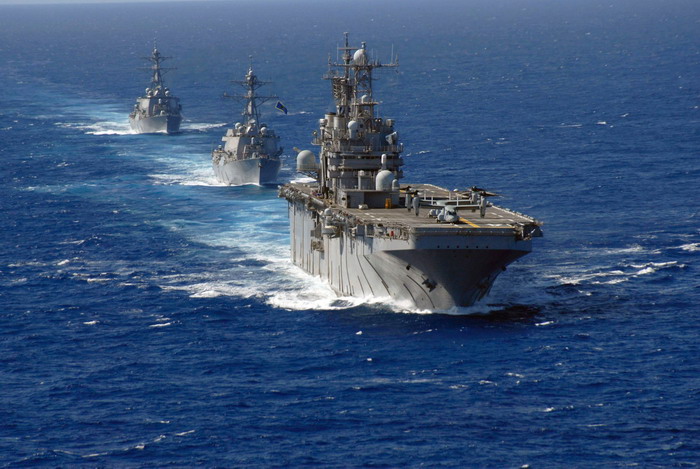 Военные корабли страны. Военный корабль в море. Цвет военного корабля. Корабль военный синий. Фотообои военные корабли.