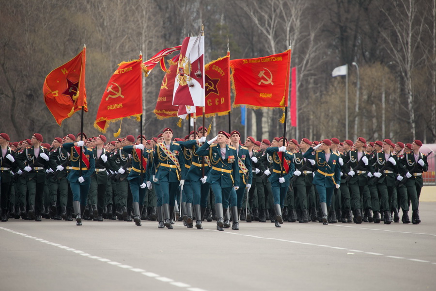 Федеральная гвардия. Боевое Знамя ОДОН. Торжественный марш со знаменем. Знамя дивизии Дзержинского СССР. Полк национальной гвардии.