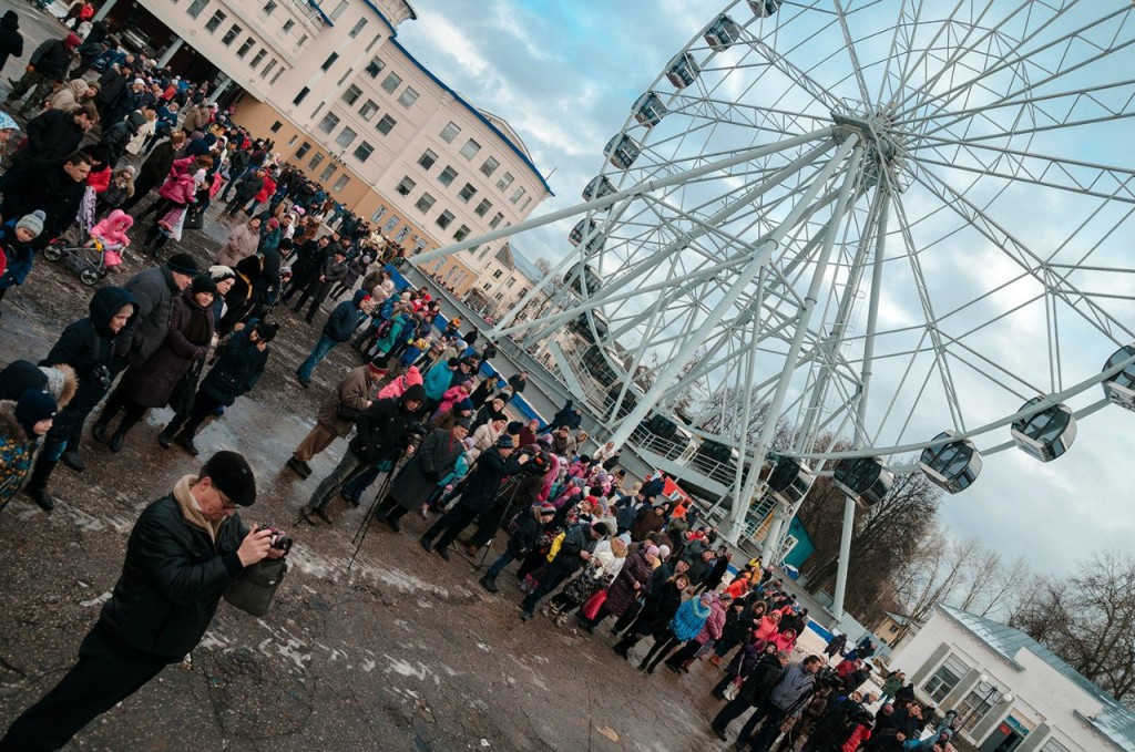 Мо мо 2022 2023. Колесо обозрения во Владимире. Колесо 33 во Владимире. Вид с колеса обозрения Владимир. Открытие колеса обозрения.