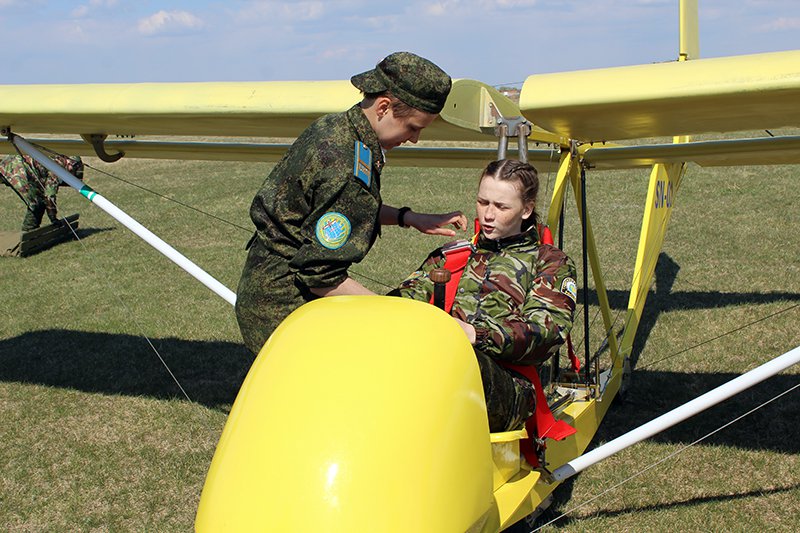 Аэродром бердск. Бердск аэродром ДОСААФ. Планер Бердск. Полет на планере в Бердске. Наземная подготовка.