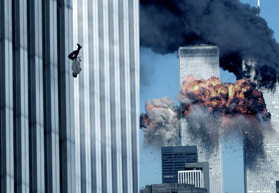 Небоскребы 2001. Башни ВТЦ 11 сентября 2001. ВТЦ Нью-Йорк башни Близнецы 2001. Северная башня ВТЦ 11 сентября. Всемирный торговый центр в Нью-Йорке 11 сентября.