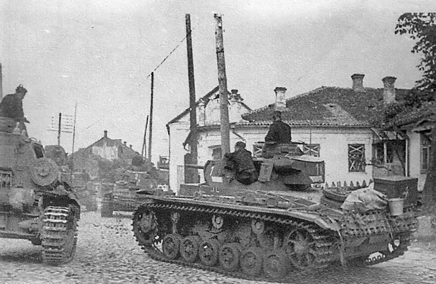 Немецкий 11. 11 Танковая дивизия вермахта 1941. PZ III 1941. Немецкие танки 1941 года Барбаросса. Танки PZ 3 1941.