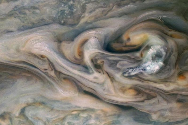 Мерцающие облака над Юпитером.