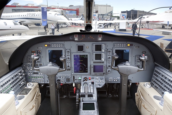 Π‘Π°ΠΌΠΎΠ»ΡΡ Π±ΠΈΠ·Π½Π΅Ρ-Π΄ΠΆΠ΅Ρ Cessna 525B Citation CJ3: ΠΊΠ°Π±ΠΈΠ½Π° ΠΏΠΈΠ»ΠΎΡΠΎΠ²