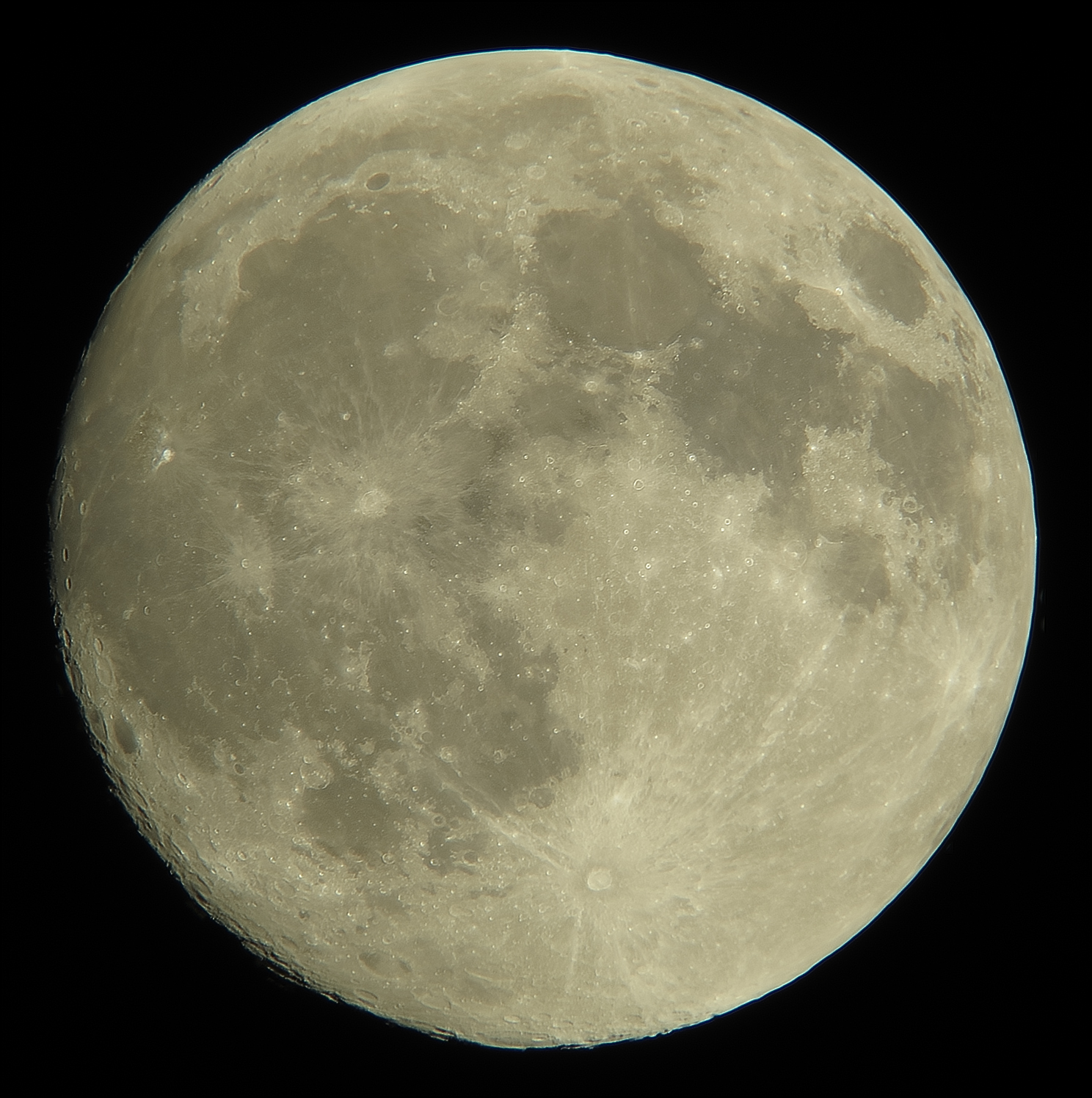 Часть луны 5. Луна со спутника флаг. Как называется Луна бежевого цвета. Другая сторона Луны что там находится.