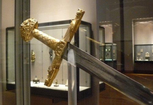 Топ-10 Загадочных мечей из легенд и истории