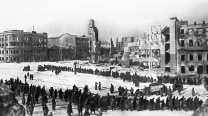 Пленные гитлеровцы на улицах Сталинграда