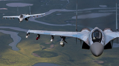 Звено истребителей Су-35 в воздухе