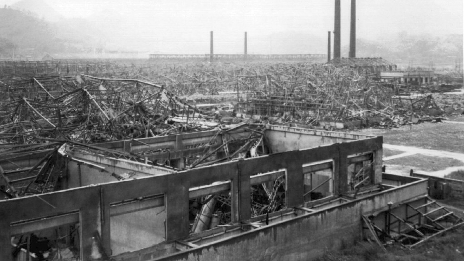 Разрушающий атом. Нагасаки после ядерного взрыва. Хиросима и Нагасаки атомная бомбардировка. Взрыв Хиросима и Нагасаки.