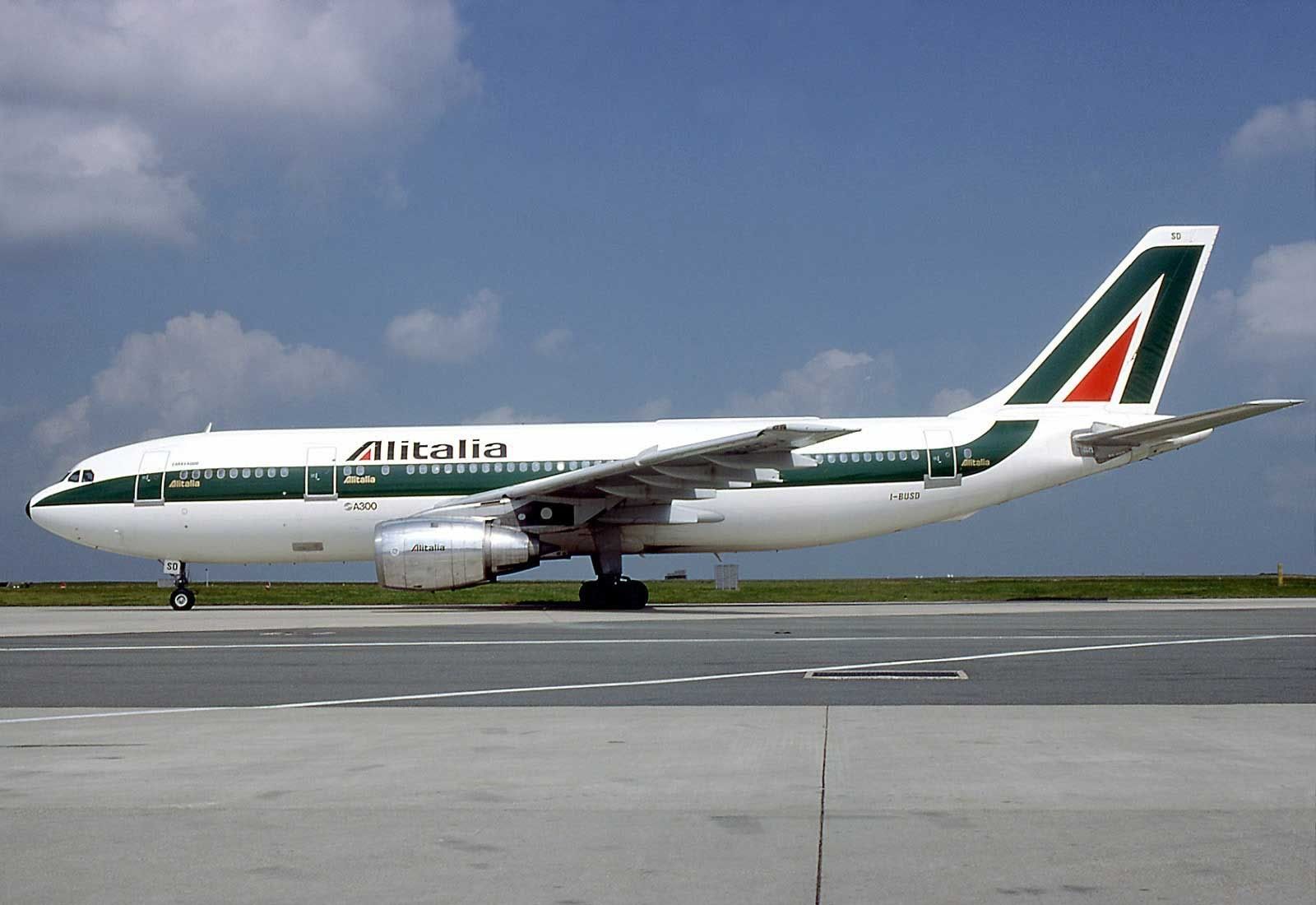 Аэробус 300. Аэробус а300. Аэробус а300-300. Самолёт Airbus a300. Airbus a300 Alitalia.