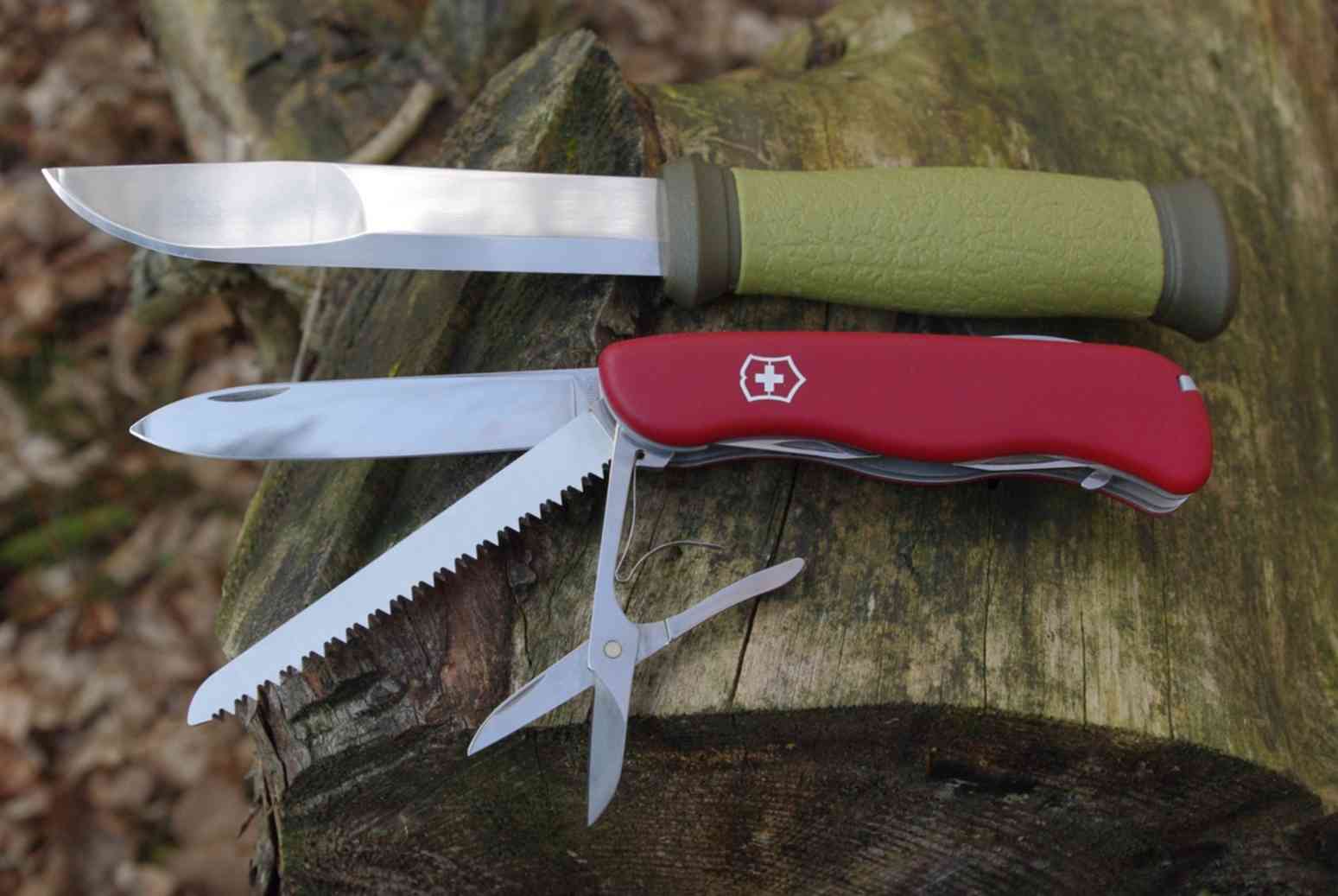 Лучшие туристические ножи. Складной нож бушкрафт. Нож мора складной. Нож турист. Нож для похода в лес.