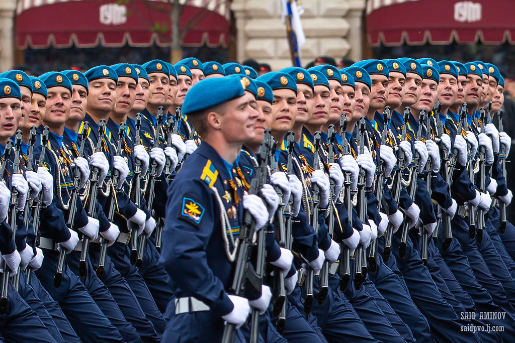 Воздушно космические силы и воздушно десантные войска. Воздушно-десантные войска парад. ВВС России парад. ВДВ на параде Победы. ВКС на параде.