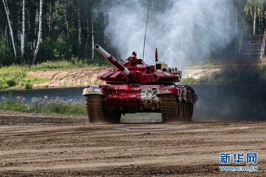 Белорусский танк в танковом биатлоне. Биатлон танк красный. Итоги танкового