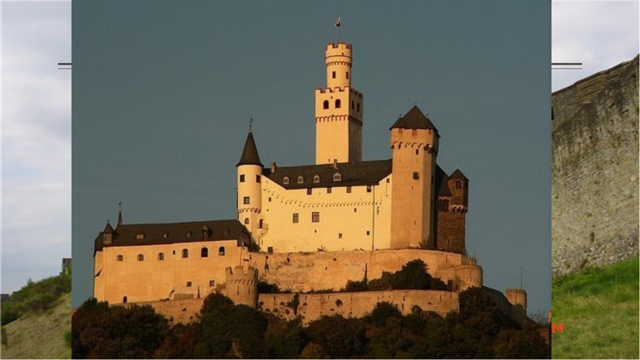 Замок средние. Донжон замка Марксбург. Замки феодалов средневековья. Марксбург башня донжон. Замок феодала замок.