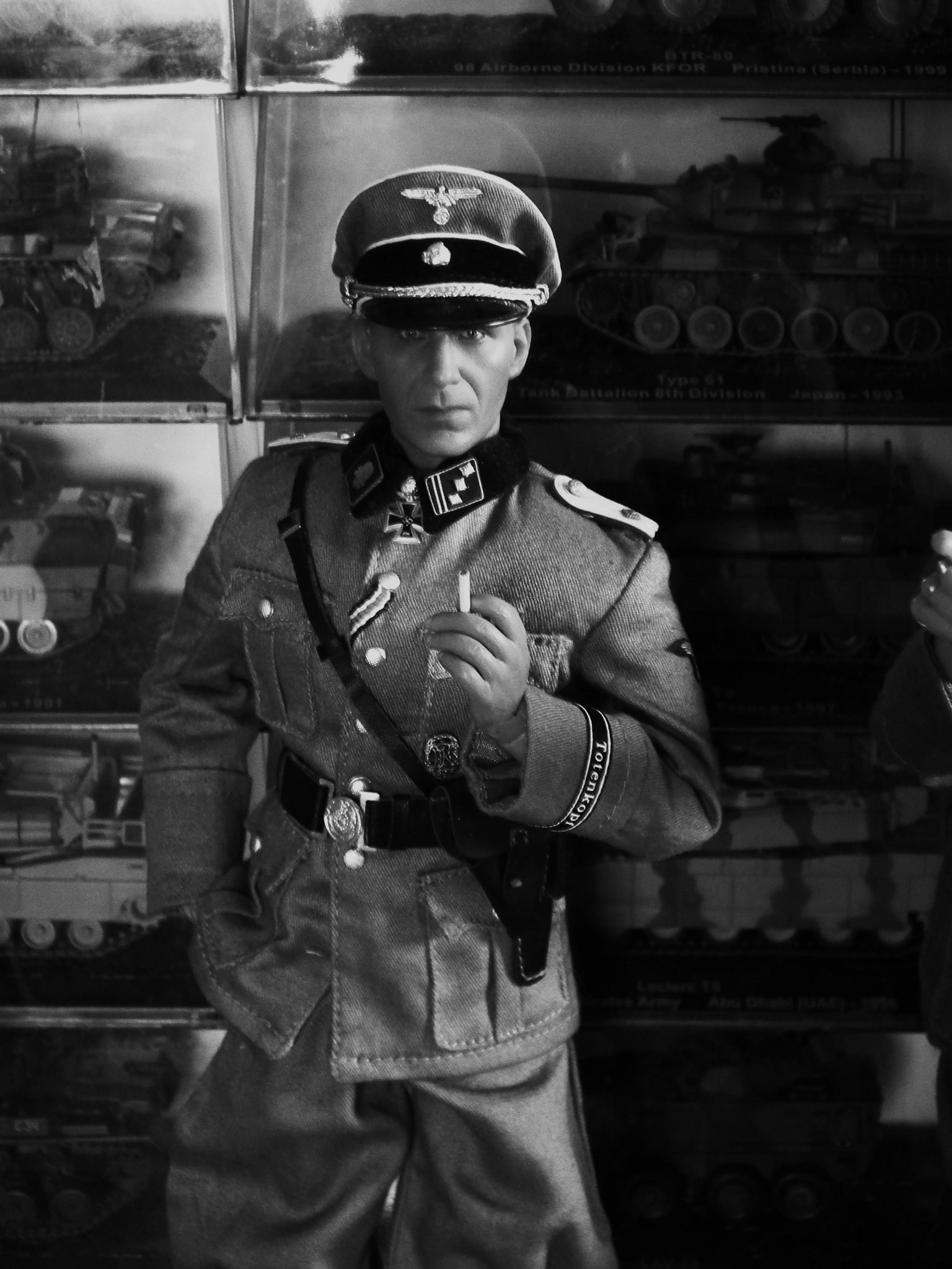 Самые опасные немцы. Офицер СС гестапо. Марлон Брандо офицер СС. Офицер СС Йоахим Пайпер. СС 3 Рейх.