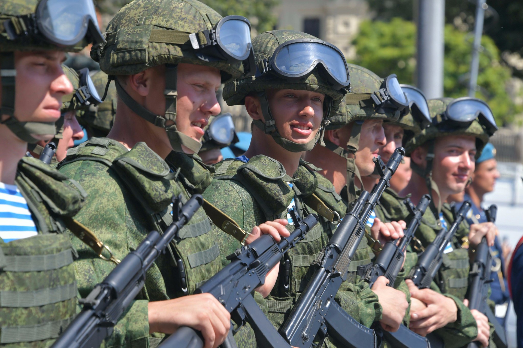 Введено военное. Сухопутные войска. Вооруженные Сухопутные войска. Войска России. Перевооружение армии.