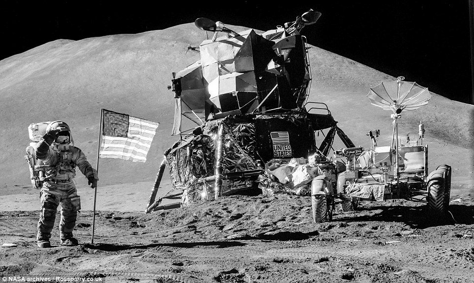 Сколько высаживались на луну. Аполлон-15 высадка на луну. Аполлон 15 на Луне. Высадка на луну 1969. Аполлон 15 посадка на луну.
