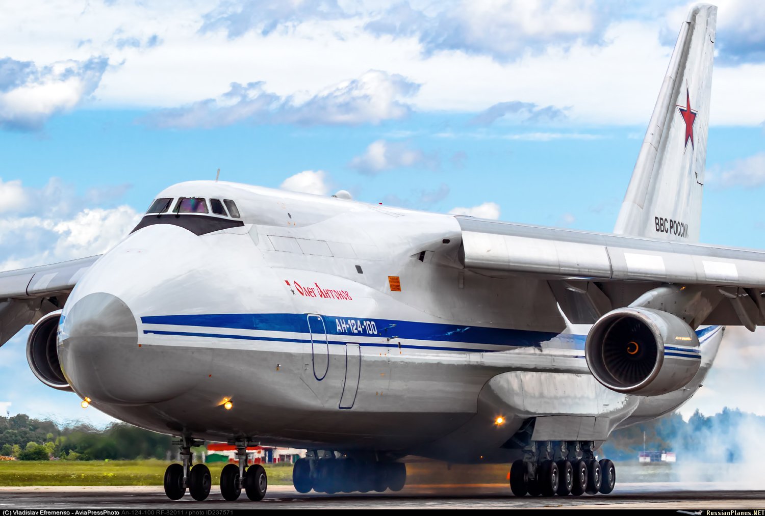 Первый транспортный самолет. АН-124-100.