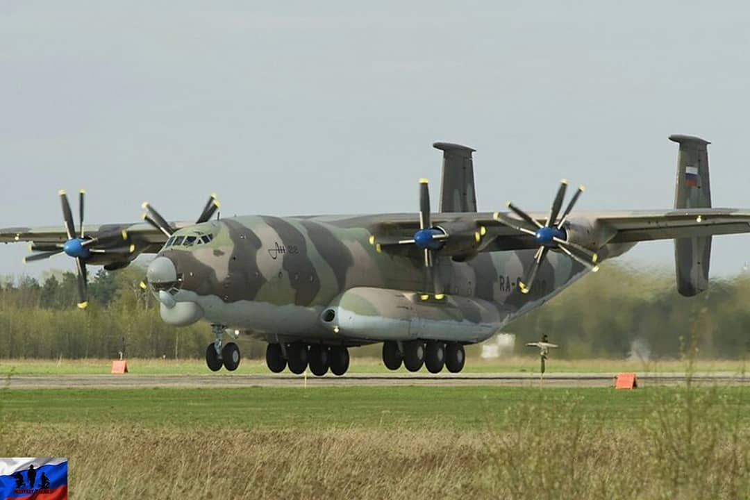 Ан 22 военно транспортный самолет. АН-22 Антей. Тяжёлый военно-транспортный самолёт АН-22 («Антей»). Самолёт Антей АН-22. Транспортный самолет АН 22 Антей.