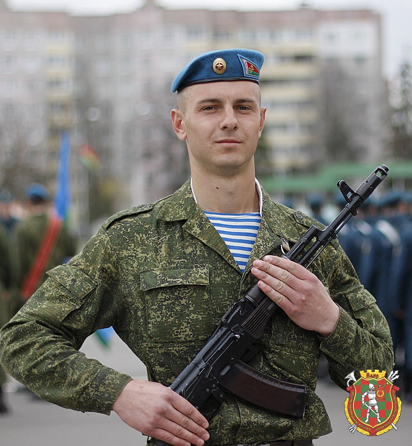 Уверенный русский. Солдат ВДВ. Форма десантника. Солдат десантник. Форма ВДВ.