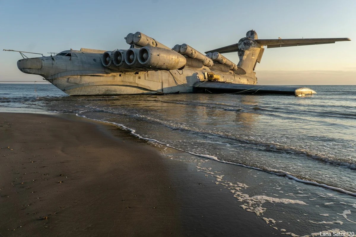 Самолет в каспийском море