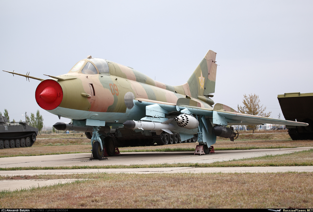 Каб сухой. Су-17 истребитель-бомбардировщик. Су-17м4 вооружение. Истребитель-бомбардировщик Су-17м3. Су-22м3 ВВС Венгрии.