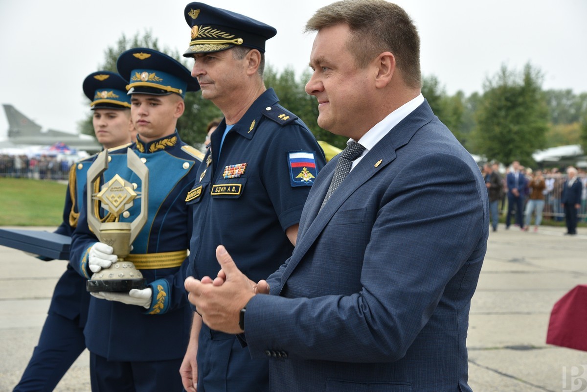 Ввс на русском языке. Главное командование воздушно-космических сил. Заместитель главкома ВВС - главный инженер ВВС. Село Полетное награждение. Артём котенок командующий ВВС.