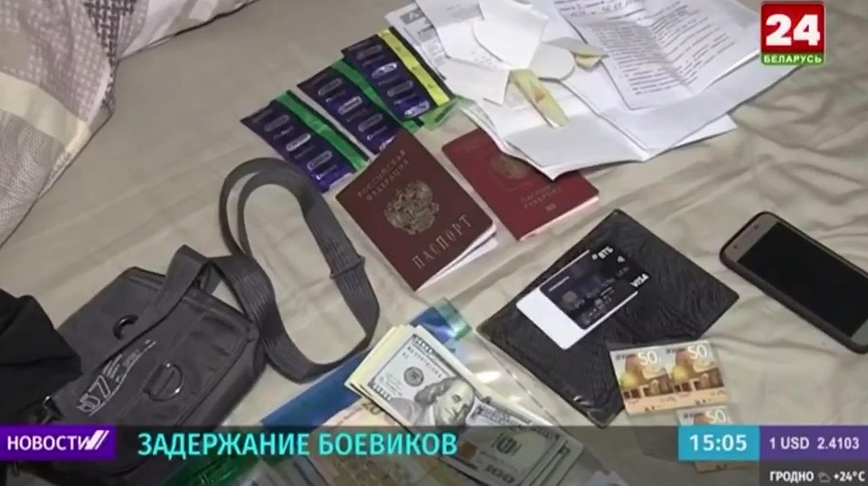 Документы и деньги задержанных. Кадры из репортажа белорусского ТВ 