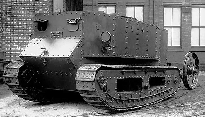 Первый опытный английский танк «Маленький Вилли»