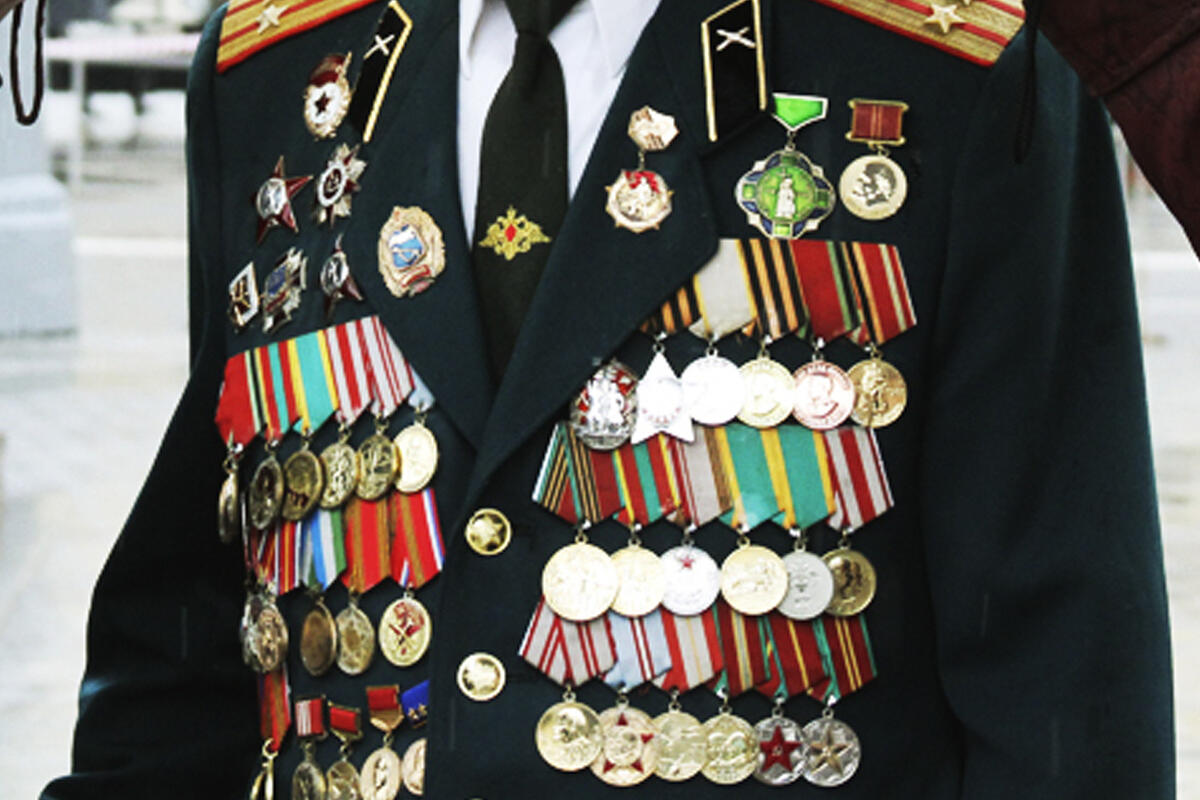 Бланки наград. Медали на пиджаке. Военная форма с медалями. Награды на форме военных. Мундир с медалями.