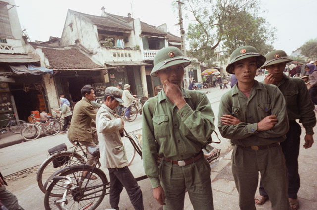 Бойцы Вьетнамской Народной армии в провинции Лангшон в зоне боевых действий.