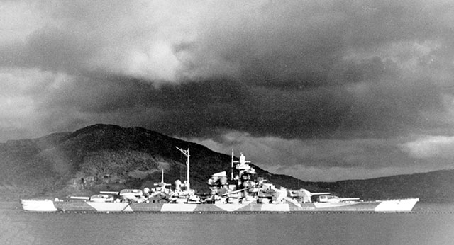 «Тирпиц» в норвежском Альтен-фьорде, около 1943-1944 гг.