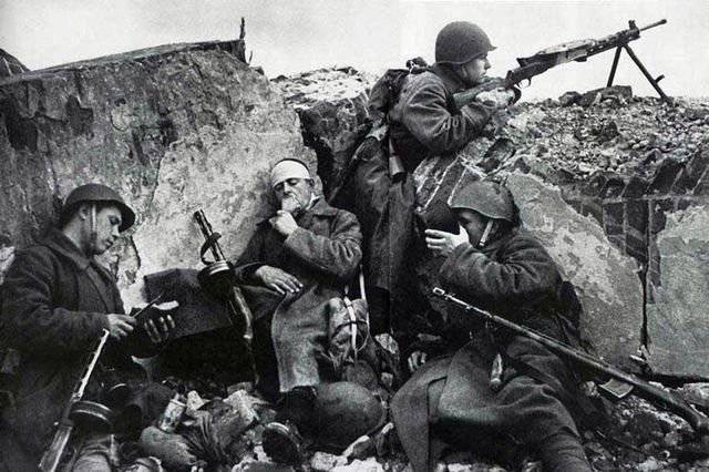 Стрелковое оружие СССР: пистолеты-пулеметы Великой Отечественной