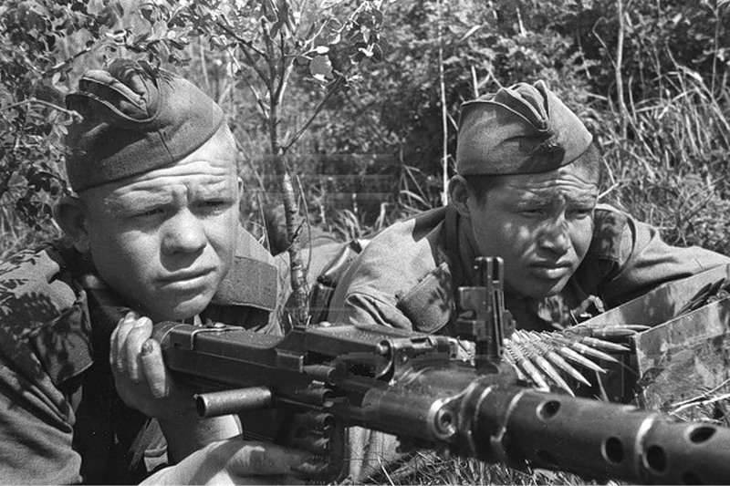 MG 34 vs ДП-27 в пехотном отделении