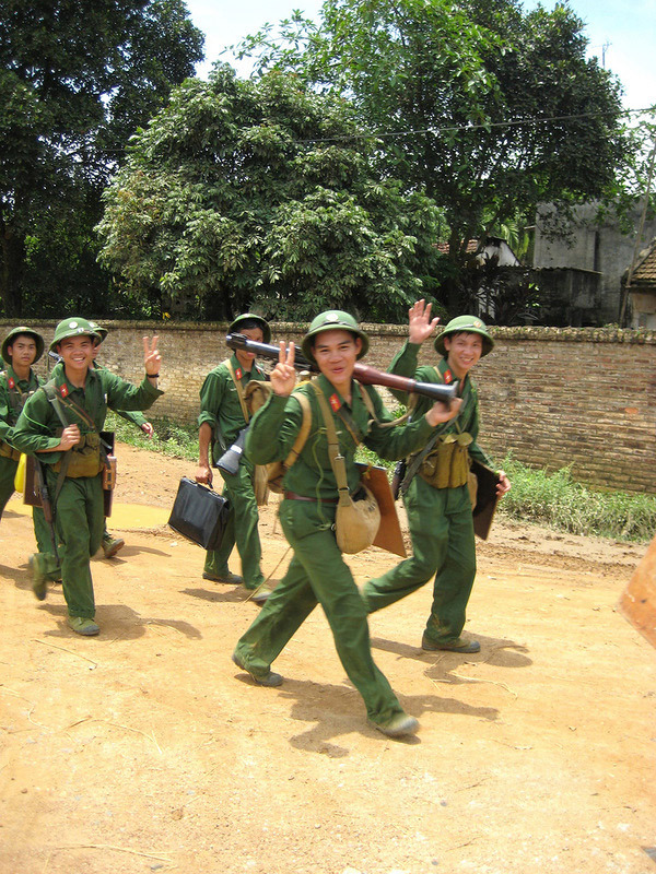 ​Вьетнамские солдаты на марше Источник – life.eastmoney.com - Первая социалистическая война 
