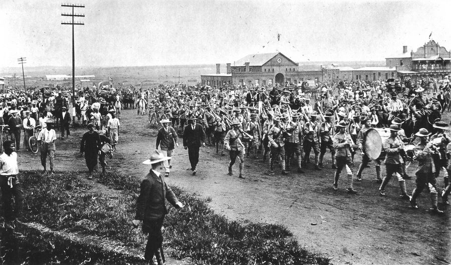 ​Добровольцы Южной Родезии направляются на англо-бурскую войну. 1899 год - Исчезнувшая, но не побеждённая 