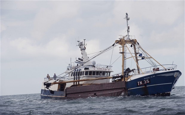 ​Британские рыболовецкие суда, задержанные во французских территориальных водах в Ла-Манше во время «Войн за морской гребешок» («Scallop wars») в 2012 году - Шантаж как оружие: тресковые войны 
