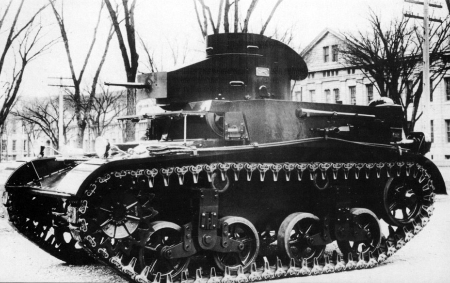 ​Один из первых Light Tank M2A1, регистрационные номера ещё не нанесены - Двуглавая лёгкость 
