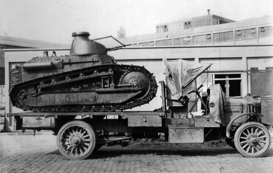 ​Опытная машина с финальной конфигурацией башни - Первый танк классической компоновки 