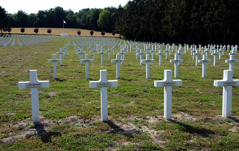 ​Мемориальное кладбище французских солдат у печально знаменитой деревни Берри-о-Бек. http://sapigneul.superforum.fr - Бойня Нивеля 