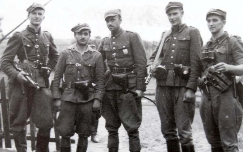 ​Командный состав 5-й Виленской бригады Армии Крайовой. dzieje.pl - Неман – река раздора 