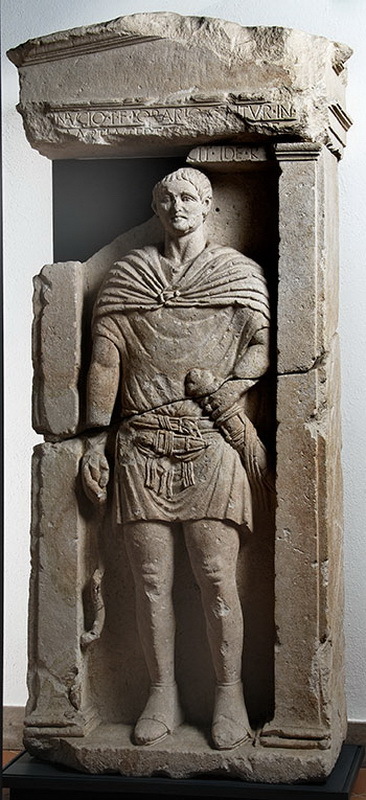 ​Минуций Лорарий, центурион III Марсова легиона. Надгробный памятник, около 42 года до н.э., Падуя - Карьера римского центуриона 