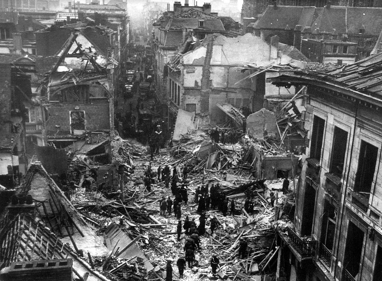 ​Разрушения в Лондоне после удара ракетами А-4. Archives, U.S. Space and Rocket Center, Huntsville - Немецкие «Фау-2» в американском небе 