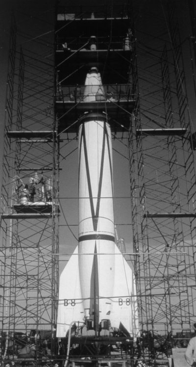 ​Подготовка двухступенчатой ракеты Bumper-WAC №8 на полигоне мыса Канаверал, 24 июля 1950 года. NASA Marshall Space Flight Center - Немецкие «Фау-2» в американском небе 