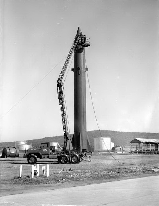 ​Баллистическая ракета Redstone, созданная командой Вернера фон Брауна на основе ракеты А-4. redstone.army.mil - Немецкие «Фау-2» в американском небе 